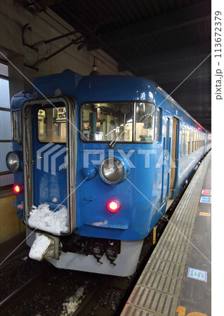 レトロ車両・車両番号475系クモハ475-45の雪化粧 レトロ車両・車両番号475系クモハ475-45の雪化粧 113672379