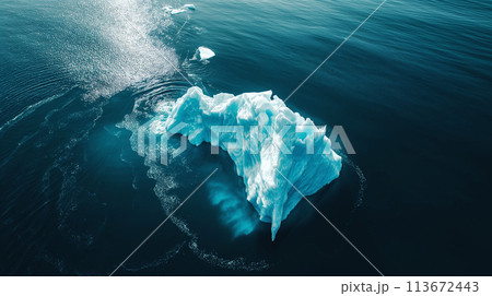 氷山の壮大な景色と温暖化 beautiful glacier and global warming 氷山の壮大な景色と温暖化 beautiful glacier and global warming 113672443