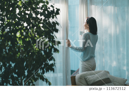 a forty-something woman 113672512