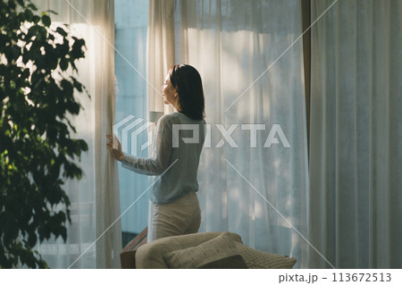 a forty-something woman 113672513