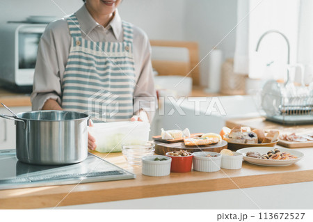 a forty-something woman 113672527