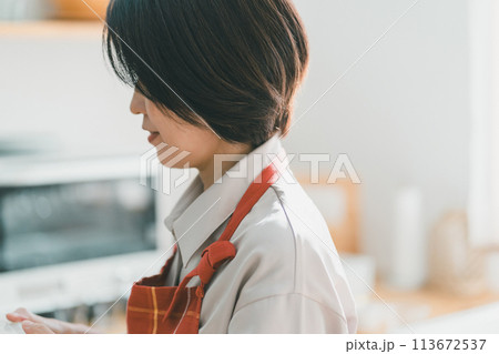 a forty-something woman 113672537