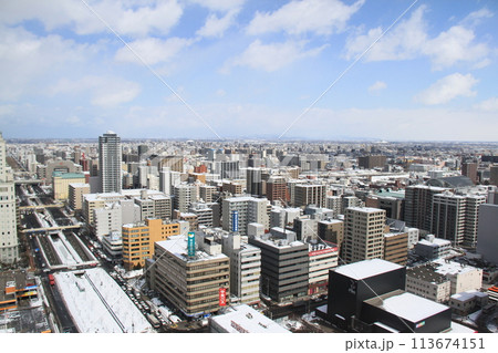 さっぽろテレビ塔から見た冬の札幌市内 さっぽろテレビ塔から見た冬の札幌市内 113674151