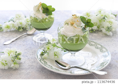 初夏の抹茶グラススイーツ 113674436