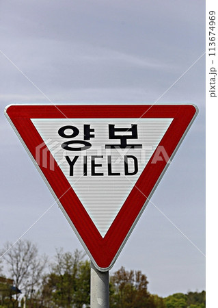 toilet sign on the road toilet sign on the road 113674969