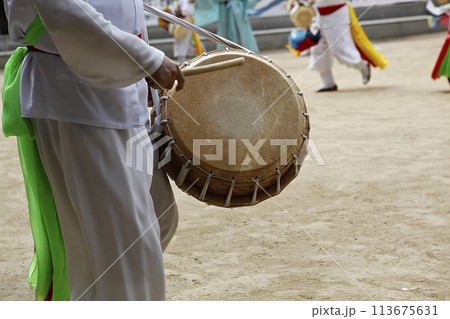 people in traditional costumes dance event people in traditional costumes dance event 113675631