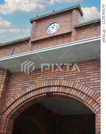 Ant's-Eye View of a clock on top of a building. Picture for use in illustrations Background image or copy space Ant's-Eye View of a clock on top of a building. Picture for use in illustrations Background image or copy space 113676879