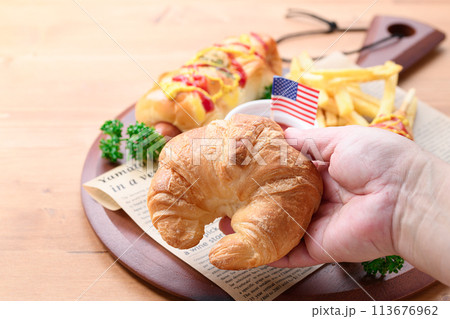 クロワッサンとウインナーロール 113676962