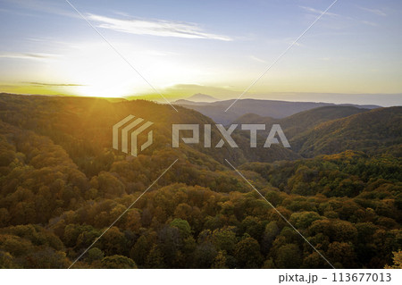 sunset near Jogakura Bridge in Aomori with Autumn Leaves landscape background. A wonderful view of Jyogakura-keiryu Stream, a famous place in the Towada-hachimantai National Park, Aomori, Japan 113677013