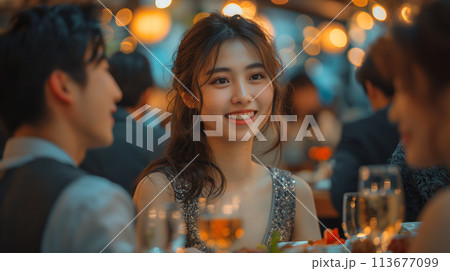 婚活パーティーをする男女 113677099