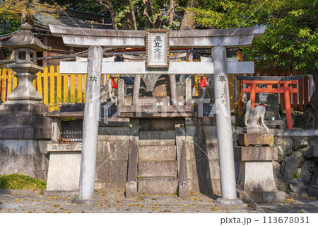 京都山科　花山稲荷神社　薬丸大神 113678031