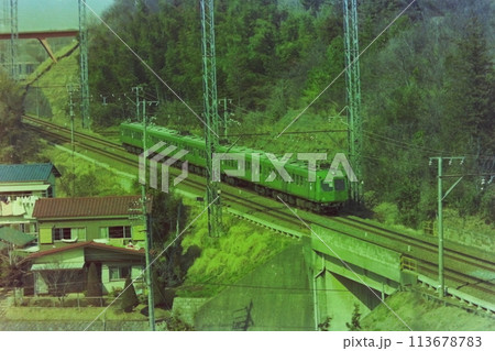 田園都市線あざみ野ー江田間を走る5000系5002・・・5001の4M1T5両、1979年3月25日 113678783