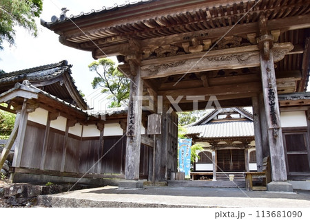 静岡県　東海道小夜の中山峠の久延寺山門 113681090