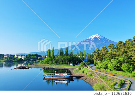 初夏の青空と河口湖畔からの風景 そして富士山 初夏の青空と河口湖畔からの風景 そして富士山 113681630