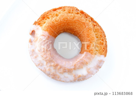 砂糖でコーティングされたオールドファッションドーナツ 113683868
