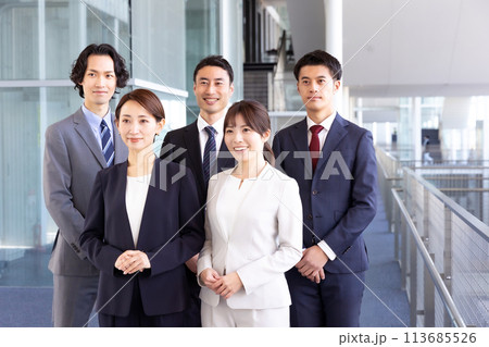 ビジネス　男女　ポートレート 113685526