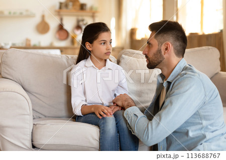 Father and daughter having a serious conversation 113688767