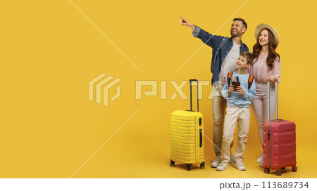 Family ready for vacation pointing at something Family ready for vacation pointing at something 113689734