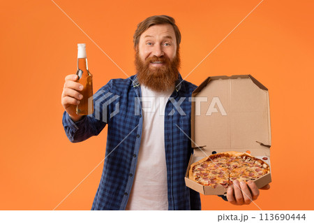 Redhaired bearded guy holding pizza box and beer bottle, studio Redhaired bearded guy holding pizza box and beer bottle, studio 113690444