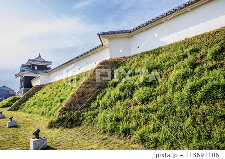 西尾市、西尾城の二之丸丑寅櫓と屏風折れ土塀 西尾市、西尾城の二之丸丑寅櫓と屏風折れ土塀 113691106