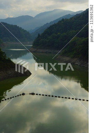 室牧ダムのダム湖 室牧ダムのダム湖 113691362