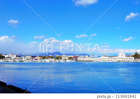 冬の用宗漁港の景色 113691842