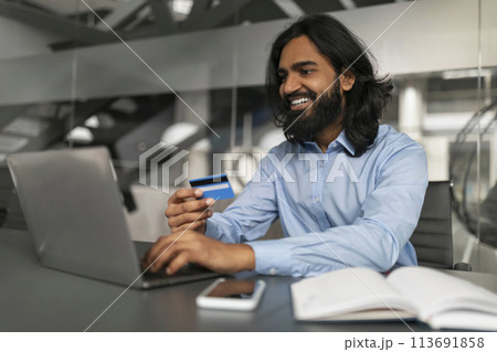 Professional man shopping online with credit card 113691858