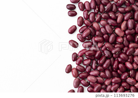 白背景に大正金時豆 113693276