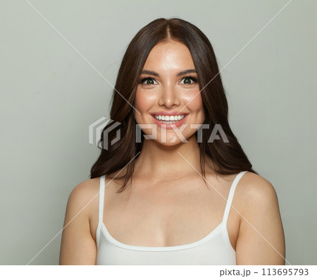 Charming healthy female model with clean skin, make-up and perfect hairstyle  113695793