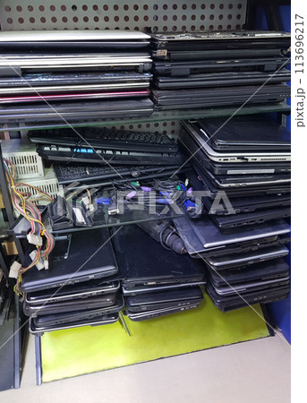 Laptop computer for repair and recycle 113696217