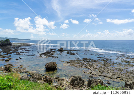 【沖縄県】真夏の海岸 【沖縄県】真夏の海岸 113696952