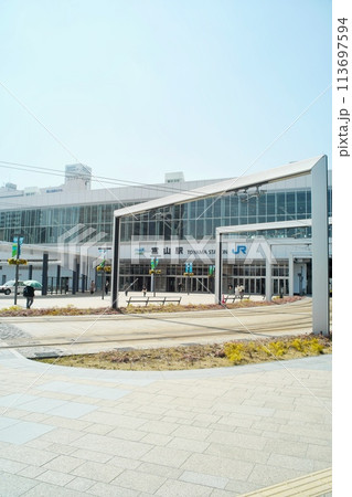 春の富山駅前（北口） 113697594