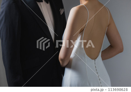 ウェディングドレスの女性 113698628