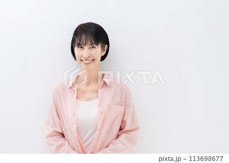 ミドル女性　ポートレート 113698677