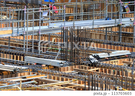 建築基礎工事現場（地足場）　イメージ 113703603