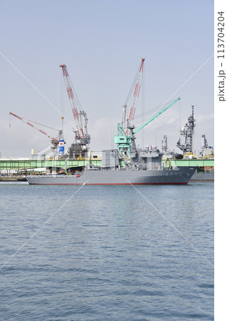 春の北海道函館市函館港函館ドックで修繕中の自衛隊艦船の風景を撮影 春の北海道函館市函館港函館ドックで修繕中の自衛隊艦船の風景を撮影 113704204