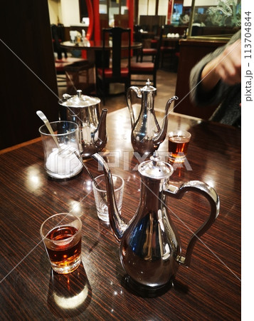 中華料理店で老酒乾杯 中華料理店で老酒乾杯 113704844