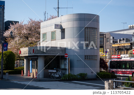京王線 仙川駅前ロータリーの交番 京王線 仙川駅前ロータリーの交番 113705422