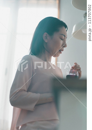 a forty-something woman 113707802