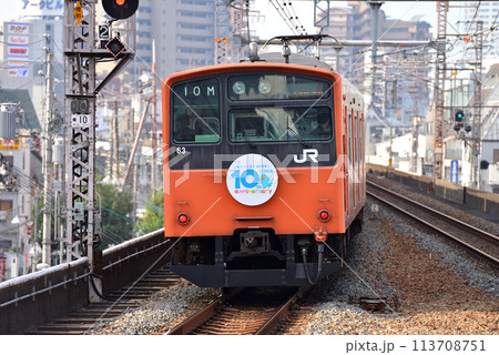 大阪環状線を走る201系外回り普通電車8両 大阪環状線を走る201系外回り普通電車8両 113708751