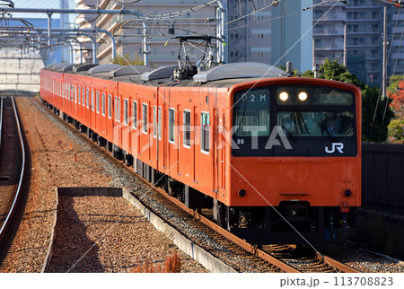 桜島線を走る201系普通電車8両 桜島線を走る201系普通電車8両 113708823