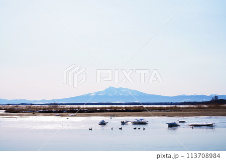 斜里岳と濤沸湖 朝の風景 北海道 斜里岳と濤沸湖 朝の風景 北海道 113708984