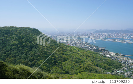 新緑の屋島 113709220