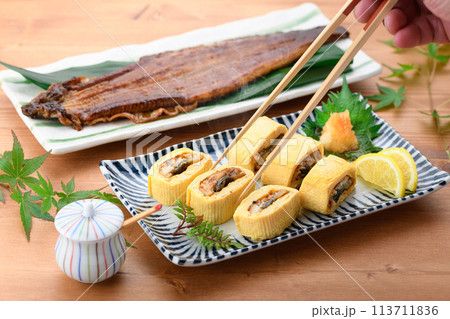 う巻き 鰻巻き（ うなぎを入れた出汁巻きたまご ） 113711836