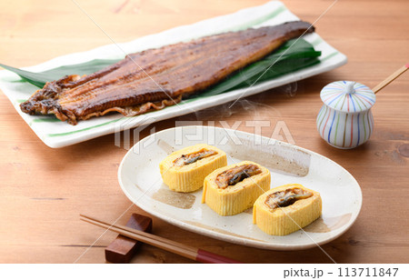 う巻き 鰻巻き( うなぎを入れた出汁巻きたまご ) う巻き 鰻巻き( うなぎを入れた出汁巻きたまご ) 113711847