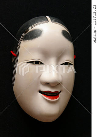 最も年若い女性を代表する小面2 最も年若い女性を代表する小面2 113712323