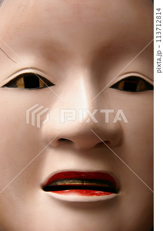 嫉妬を押えようとする表情を目と歯に金泥の能面泥眼2 嫉妬を押えようとする表情を目と歯に金泥の能面泥眼2 113712814