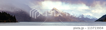 beautiful panorama view of lake wakatipu one of most popular traveling destination of queentown southland new zealand beautiful panorama view of lake wakatipu one of most popular traveling destination of queentown southland new zealand 113713934