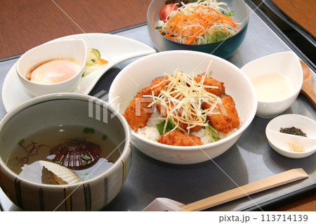 オホーツク網走ザンギ丼 網走ザンギ丼 網走ザンギ オホーツクサーモン オホーツク網走ザンギ丼 網走ザンギ丼 網走ザンギ オホーツクサーモン 113714139