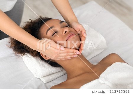 Relaxing spa massage for african american lady Relaxing spa massage for african american lady 113715591